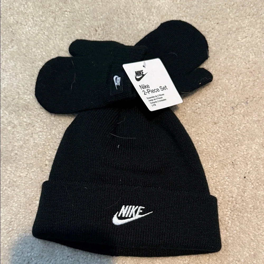 Toddler Nike hat and mittens size 2/4T black NWT